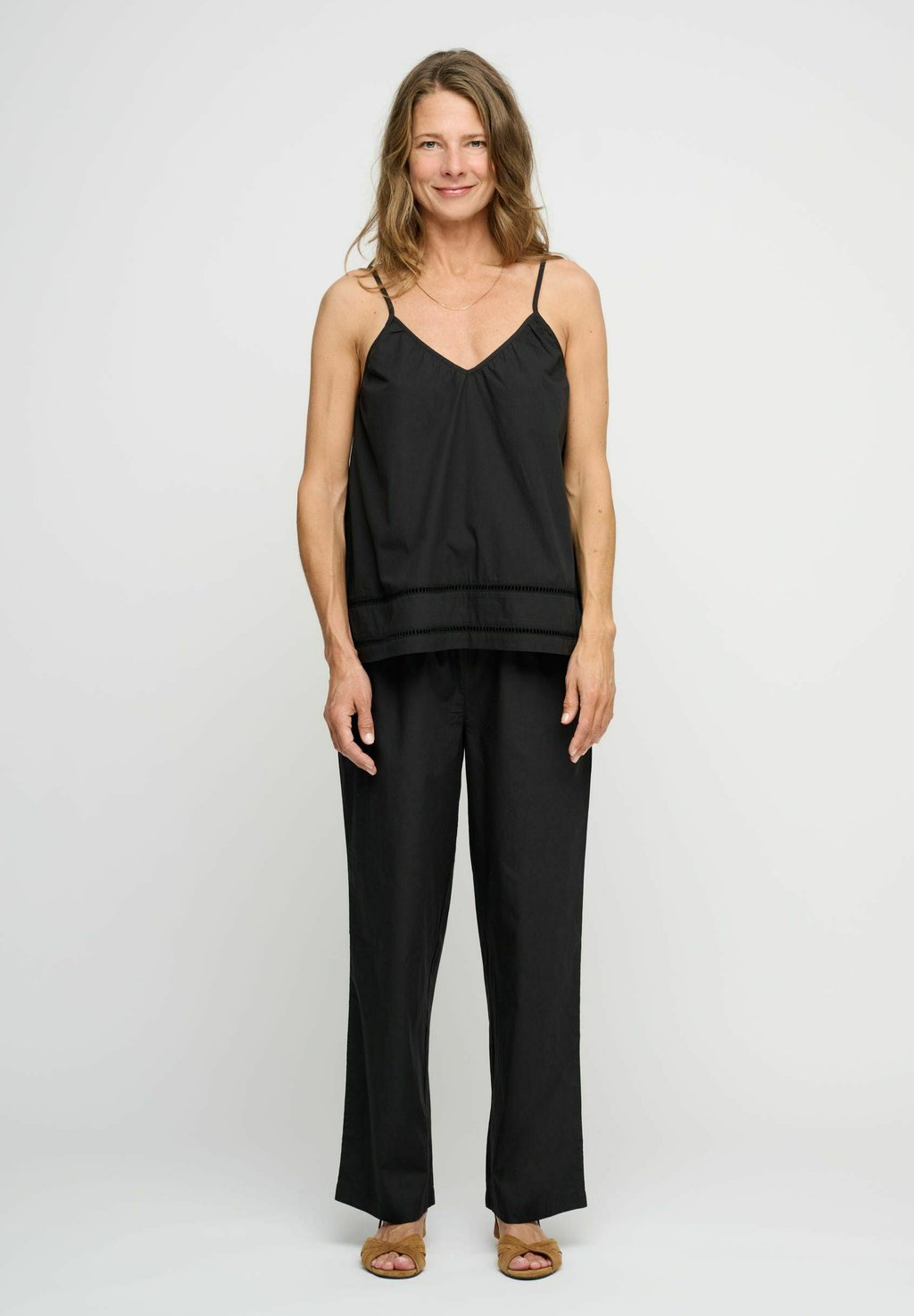 Топ SUNSHINE moshi moshi mind, черный
Топ SUNSHINE moshi moshi mind, черный