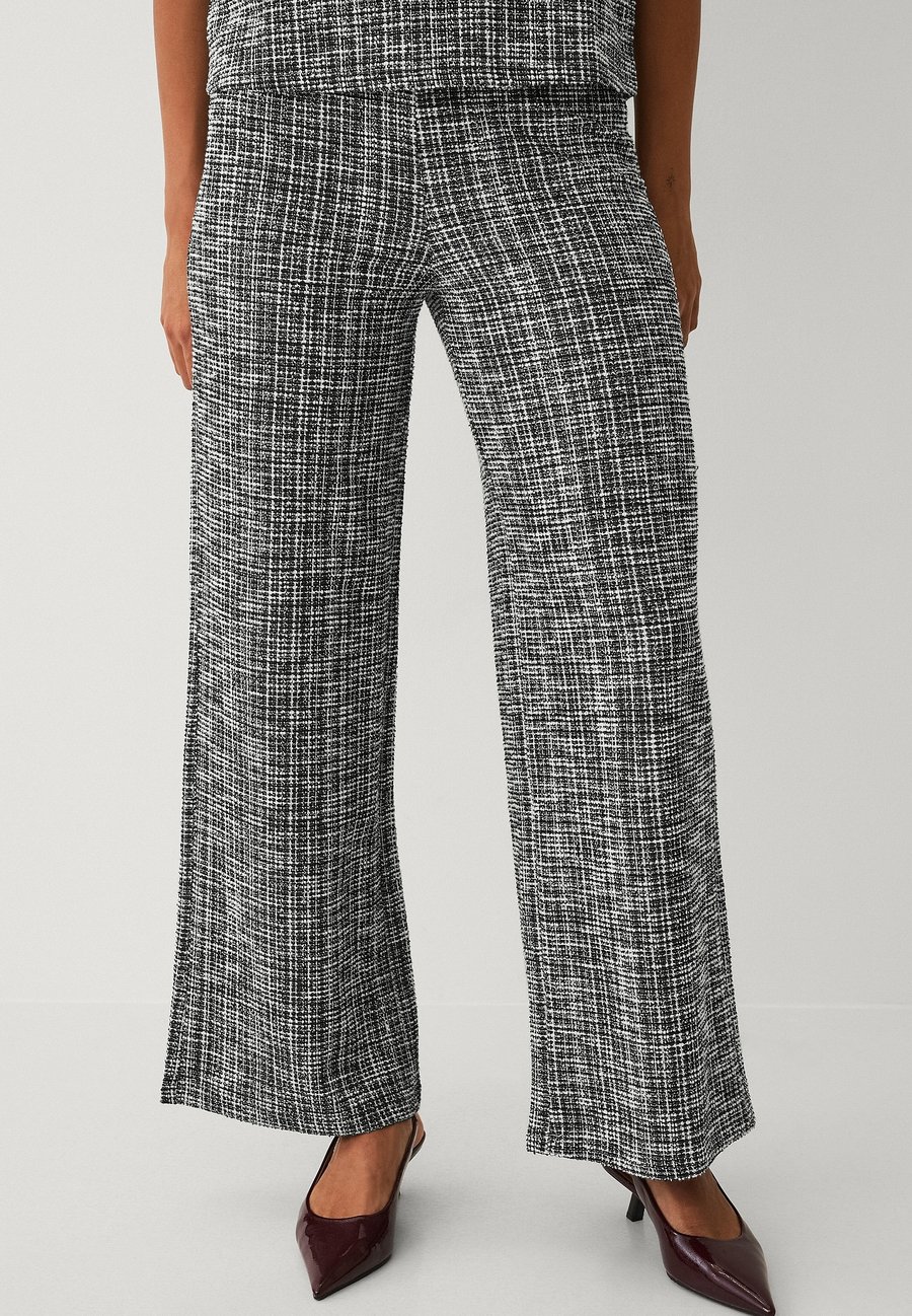 Брюки Ellos Collection MIT BOUCLÉ-STRUKTUR, Schwarzweiß/Black
Брюки Ellos Collection MIT BOUCLÉ-STRUKTUR, Schwarzweiß/Black