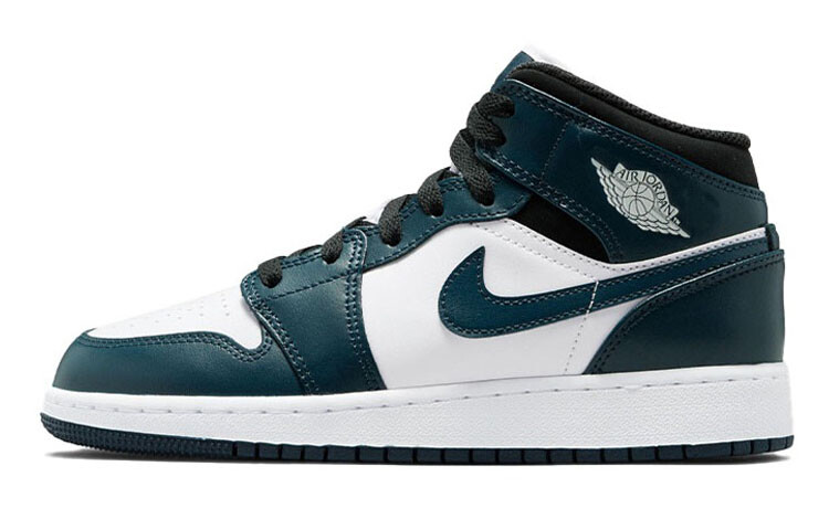 Jordan 1 Mid Armory Navy (GS)
Jordan 1 Mid Armory Navy (GS)