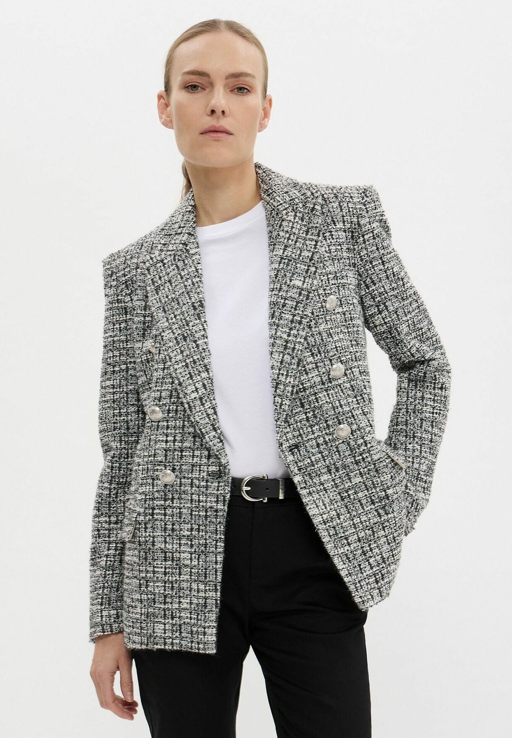 Блейзер DOPPIOPETTO TWEED - Short coat Calliope, черный
Блейзер DOPPIOPETTO TWEED - Short coat Calliope, черный
