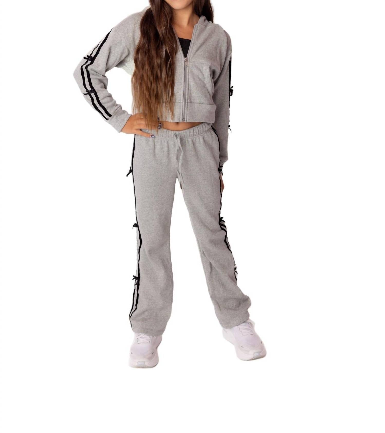 Flowers by zoe Куртка на молнии с бантами, серо-голубого цвета с черными вставками
Flowers by zoe Куртка на молнии с бантами, серо-голубого цвета с черными вставками