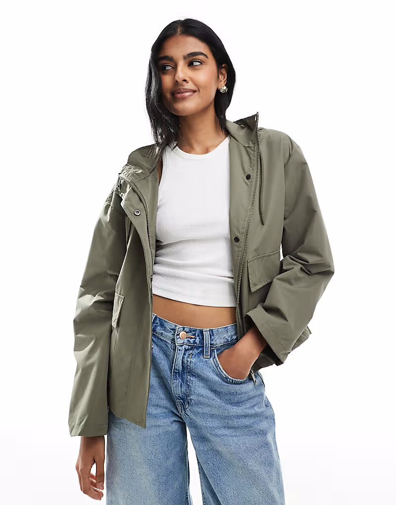 Короткая куртка Brave Soul цвета светлого хаки
Короткая куртка Brave Soul цвета светлого хаки