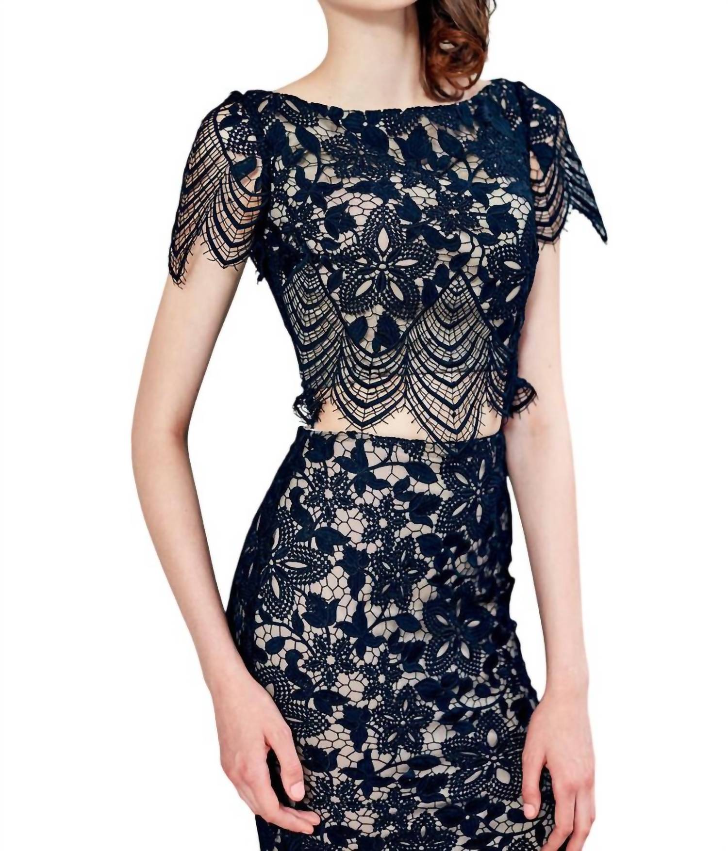 Кружевное выпускное платье черного/телесного цвета Angela & Alison
Кружевное выпускное платье черного/телесного цвета Angela & Alison