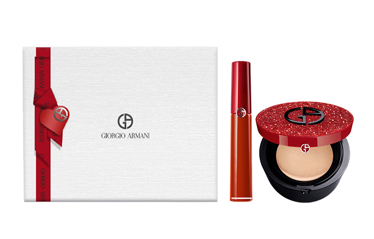 Набор косметики для женщин GIORGIO ARMANI
Набор косметики для женщин GIORGIO ARMANI