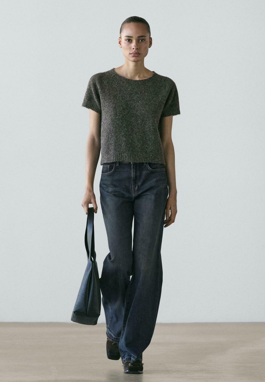 Футболка Massimo Dutti SHORT SWEATER, Grey, Серый, Футболка Massimo Dutti SHORT SWEATER, Grey
Футболка Massimo Dutti SHORT SWEATER, Grey, Серый, Футболка Massimo Dutti SHORT SWEATER, Grey