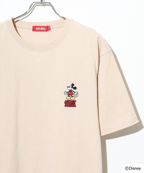 Футболка базового кроя, с вышивкой Микки Мауса, ATELANE ANTIBAL Disney, бежевая
Футболка базового кроя, с вышивкой Микки Мауса, ATELANE ANTIBAL Disney, бежевая