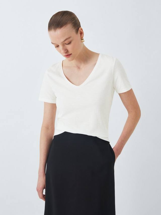 Хлопчатобумажная футболка с v-образным вырезом и коротким рукавом slub John Lewis, белый
Хлопчатобумажная футболка с v-образным вырезом и коротким рукавом slub John Lewis, белый