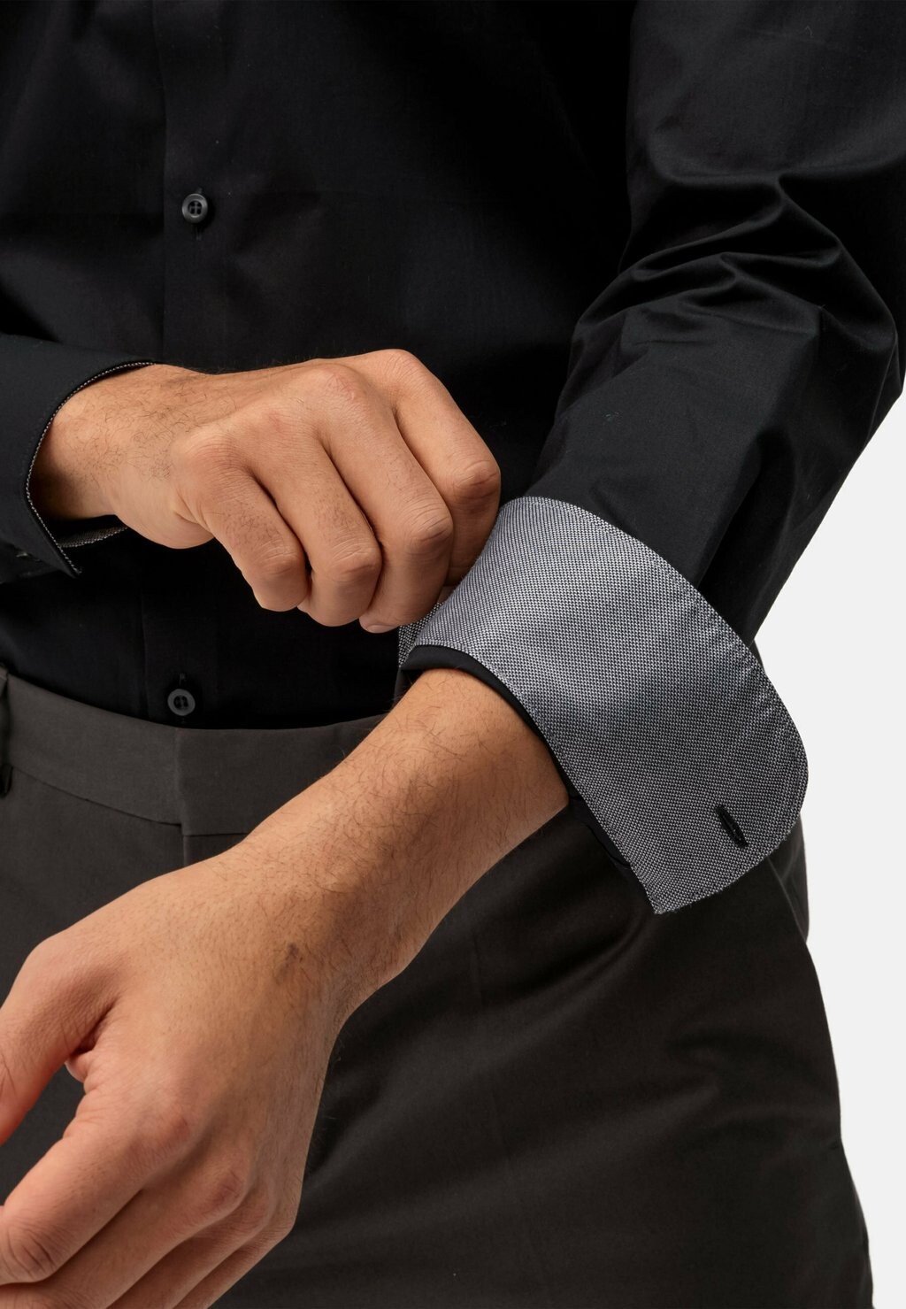 Официальная рубашка BODY FIT OLYMP Level Five, черный
Официальная рубашка BODY FIT OLYMP Level Five, черный