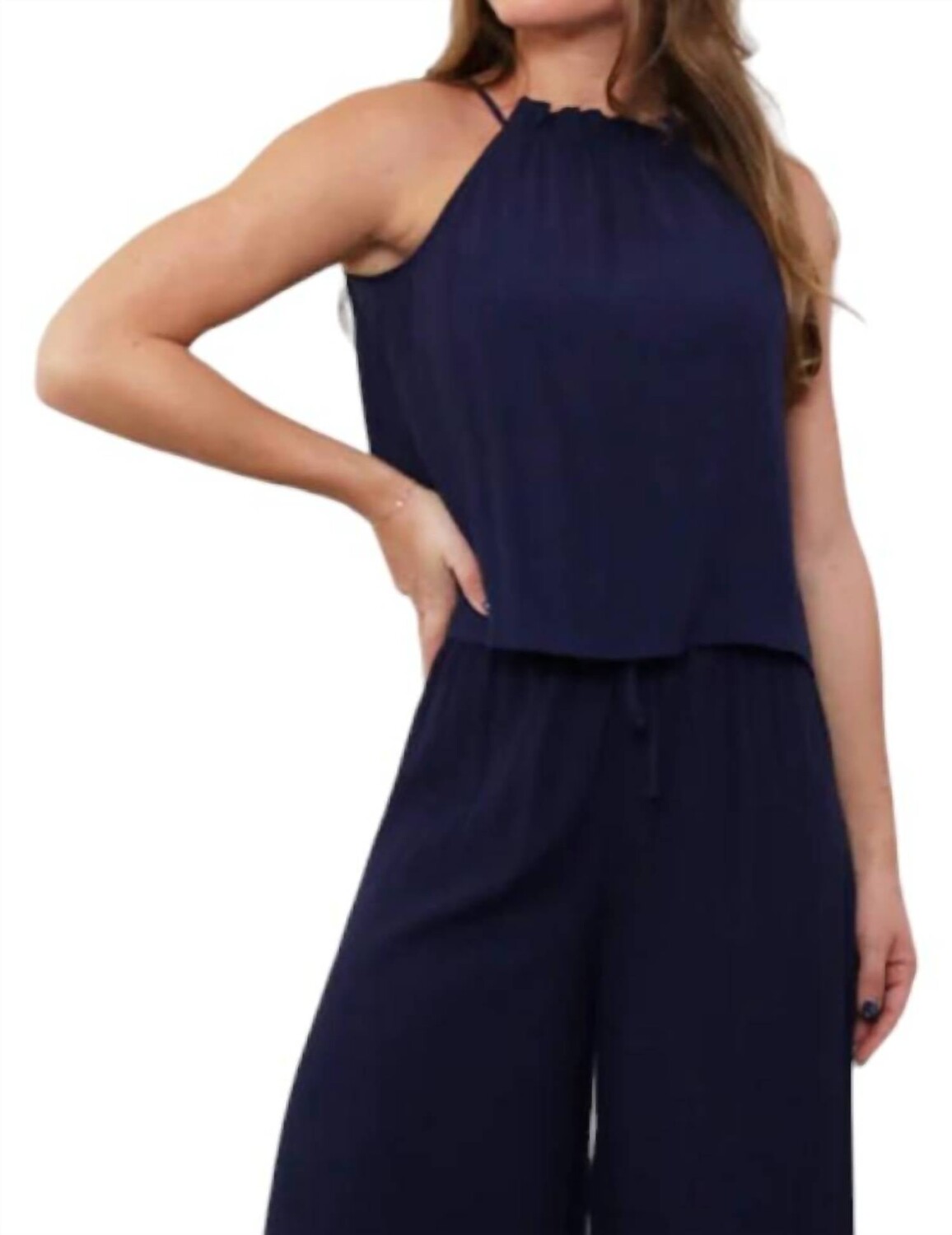 Темно-синий топ со сборками и воротником-халтером Bobi, темно-синий
Темно-синий топ со сборками и воротником-халтером Bobi, темно-синий