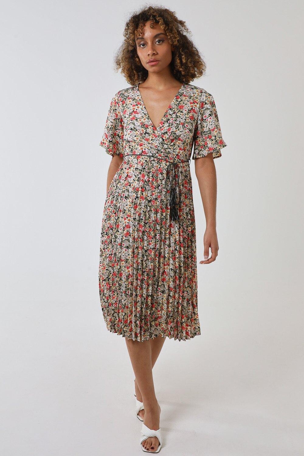 Платье со складками по подолу и запахом спереди, с рукавами-ангелами Blue Vanilla, черный
Платье со складками по подолу и запахом спереди, с рукавами-ангелами Blue Vanilla, черный