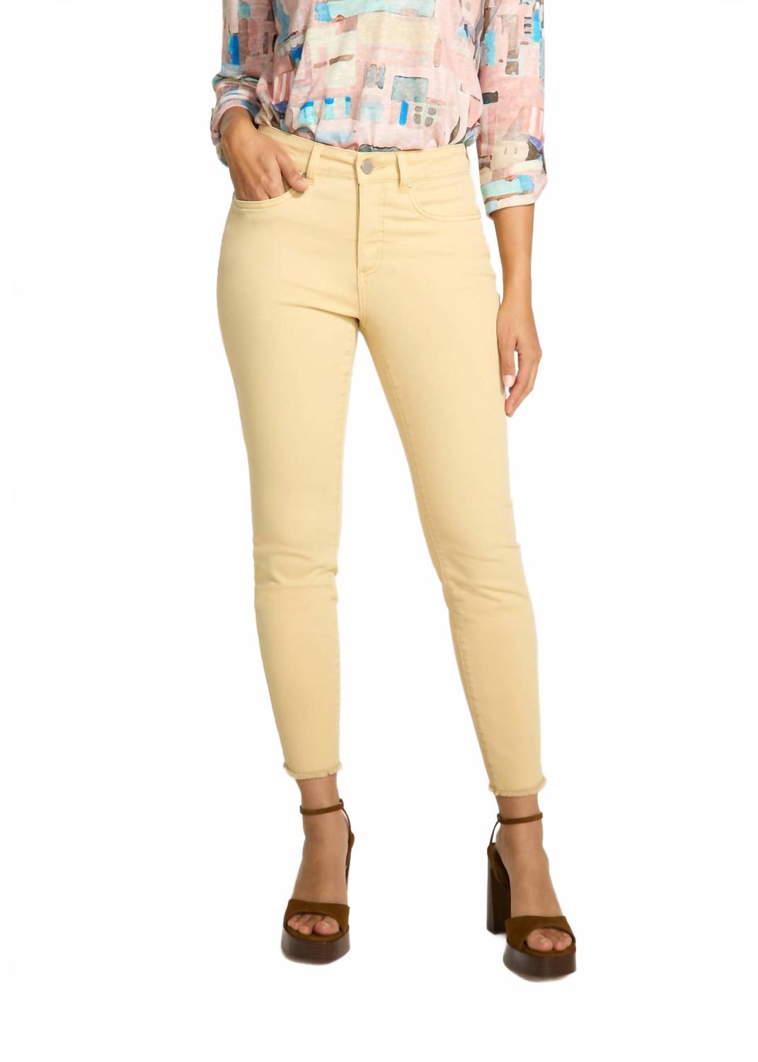 Оливия Слим Джинсы в сливочно-желтом цвете FDJ
Оливия Слим Джинсы в сливочно-желтом цвете FDJ