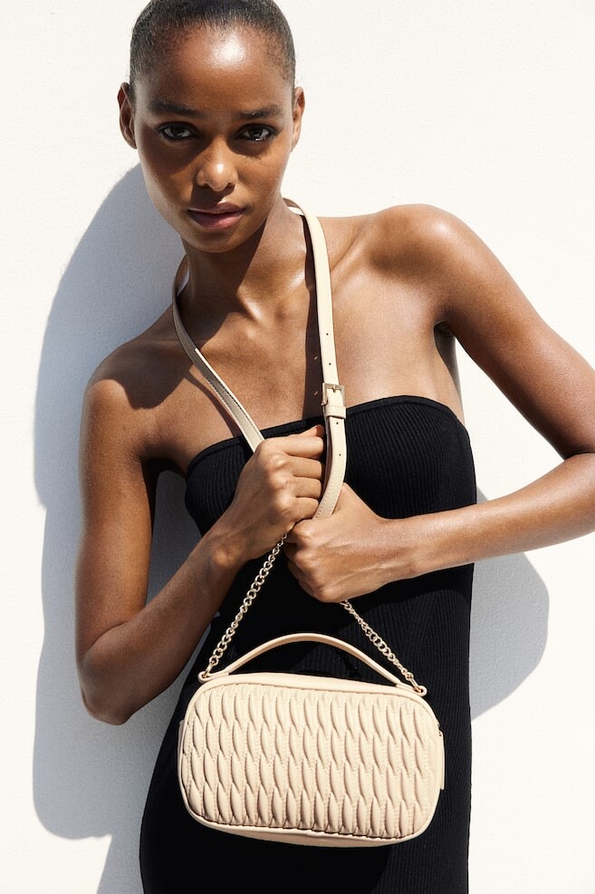 Прямоугольная сумка через плечо H&M, бежевый
Прямоугольная сумка через плечо H&M, бежевый