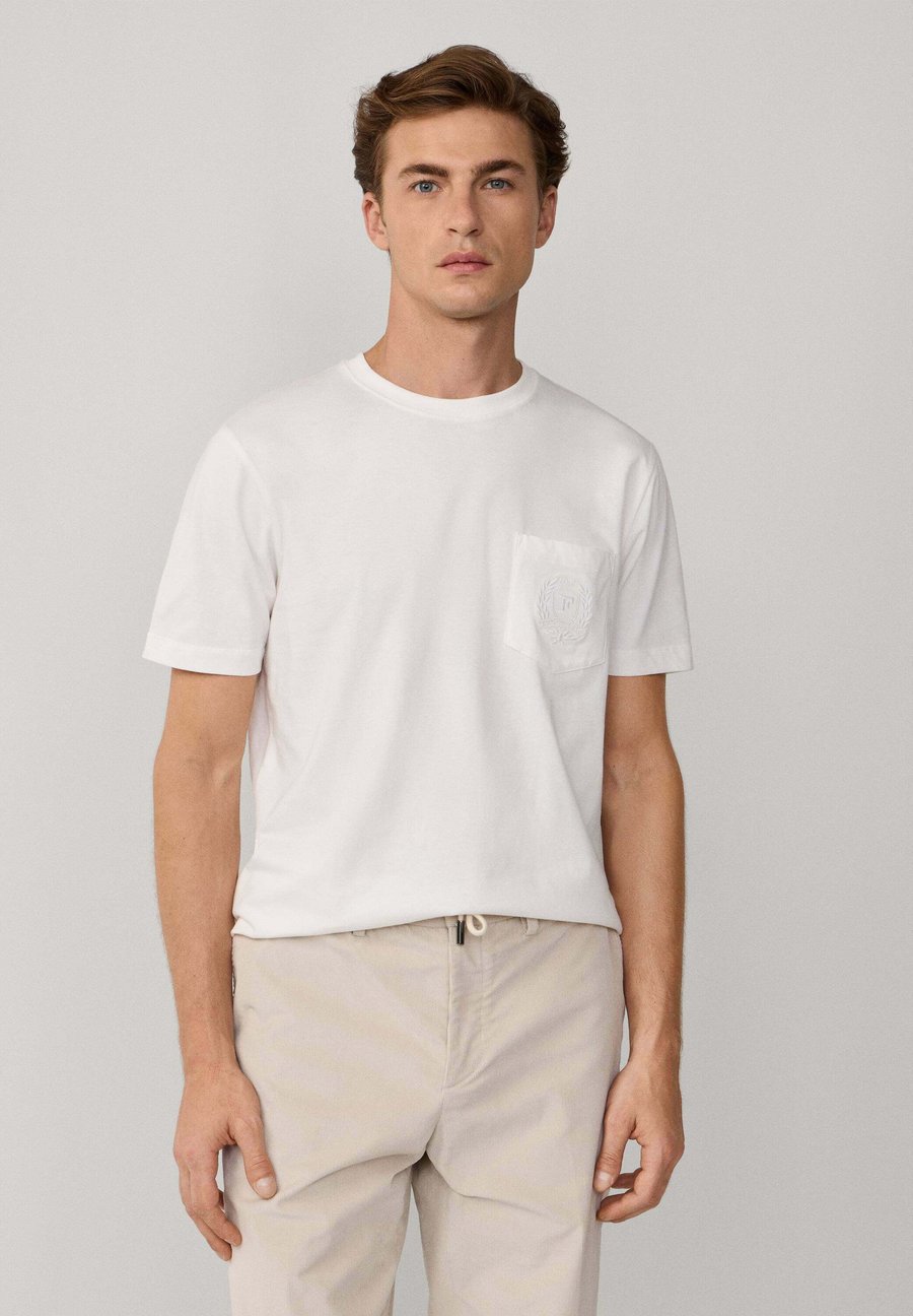 Футболка Façonnable REGULAR FIT POCKET EMBROIDERY, Off White/Off-White
Футболка Façonnable REGULAR FIT POCKET EMBROIDERY, Off White/Off-White