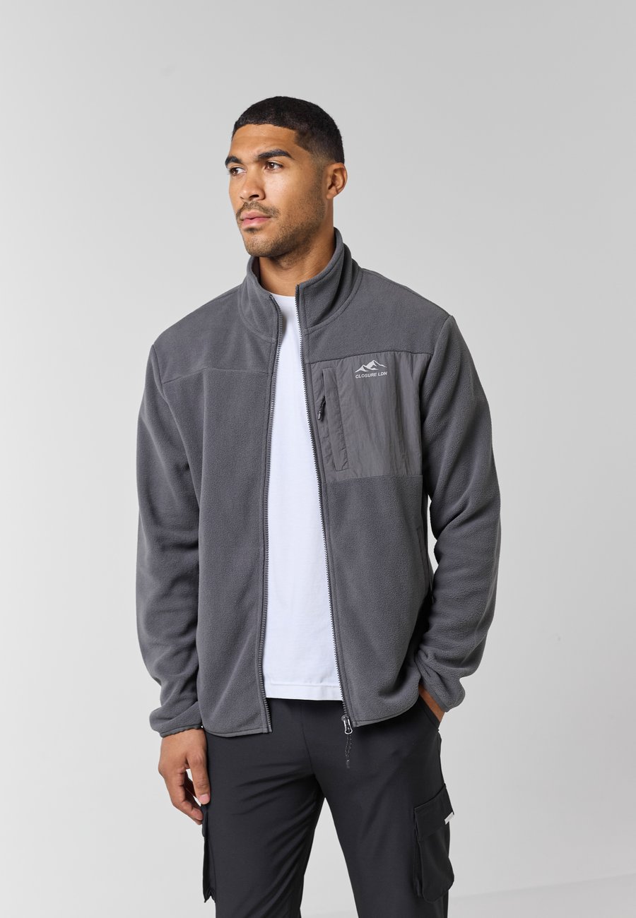 Флисовая куртка CLOSURE London POLAR ZIP THROUGH , Charcoal/Dark Grey
Флисовая куртка CLOSURE London POLAR ZIP THROUGH , Charcoal/Dark Grey