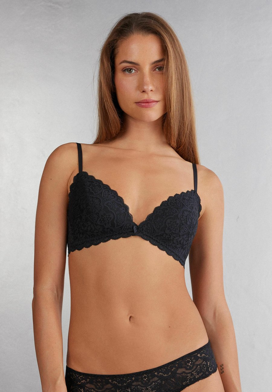 Бюстгальтер Intimissimi Triangle bra, Black
Бюстгальтер Intimissimi Triangle bra, Black