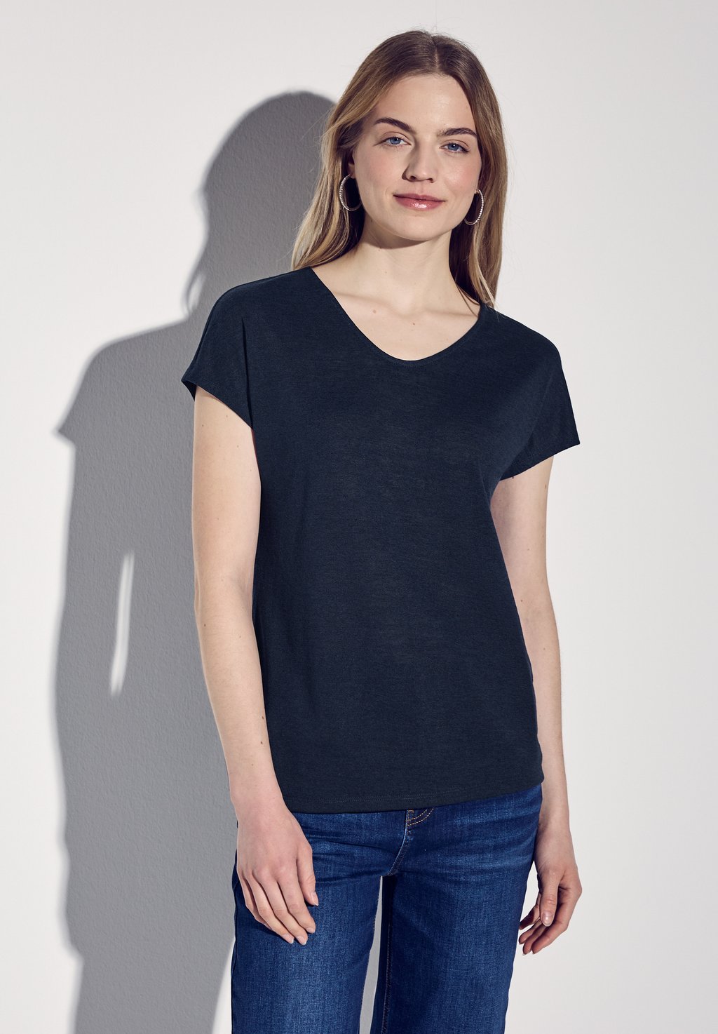 Базовая футболка LOOK Street One, темно-синий
Базовая футболка LOOK Street One, темно-синий