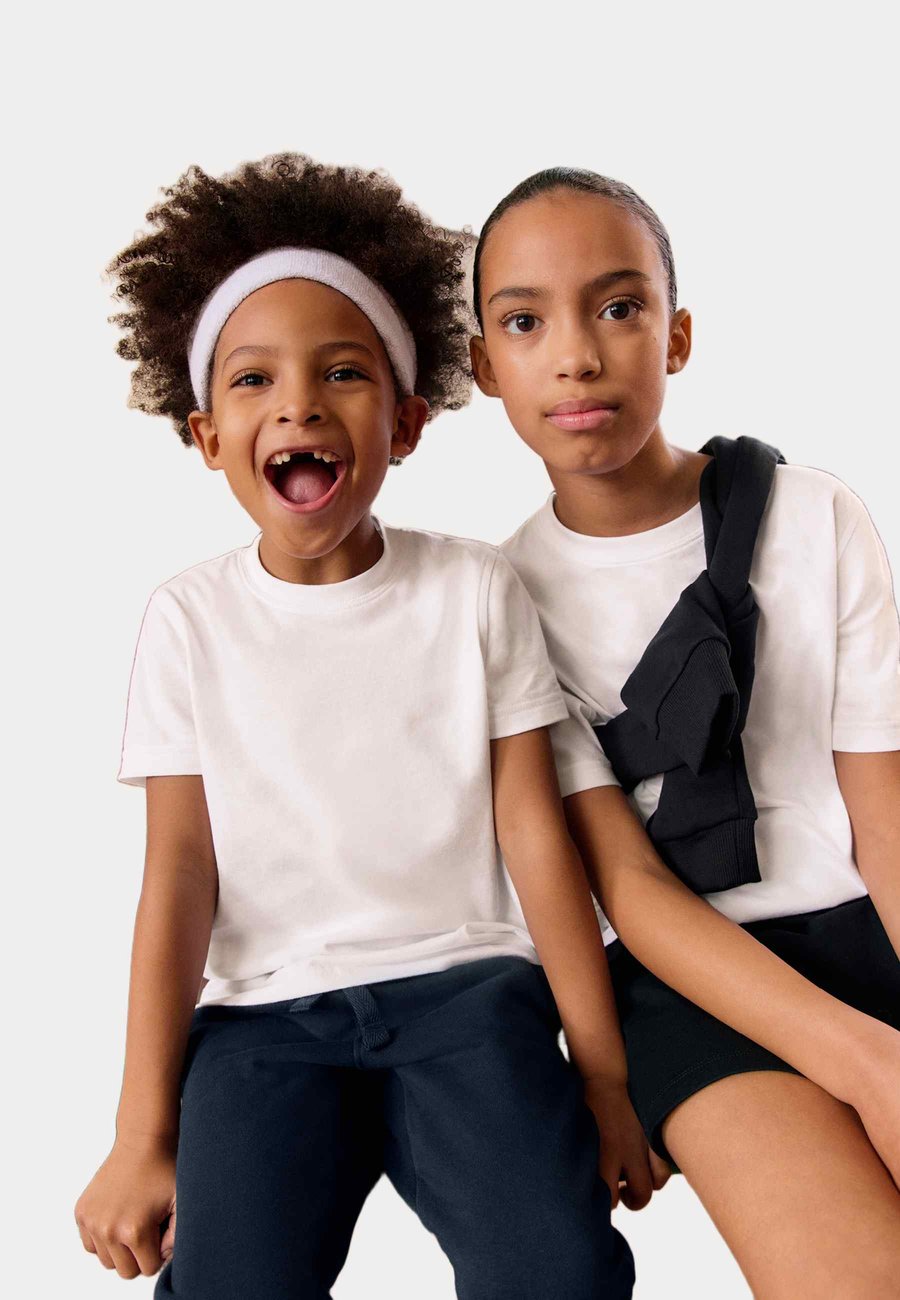 Футболка Marks & Spencer 2 PACK UNISEX PURE COTTON, White
Футболка Marks & Spencer 2 PACK UNISEX PURE COTTON, White