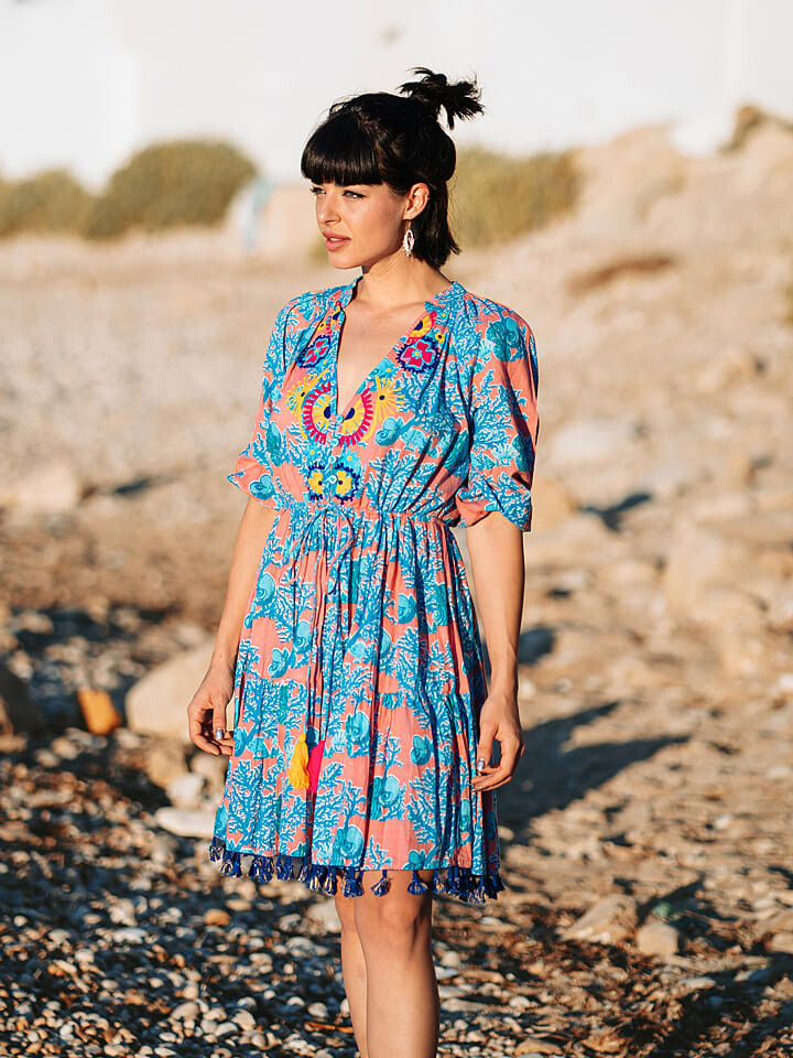 Длинное платье Isla Bonita by SIGRIS, цвет orange/türkis
Длинное платье Isla Bonita by SIGRIS, цвет orange/türkis