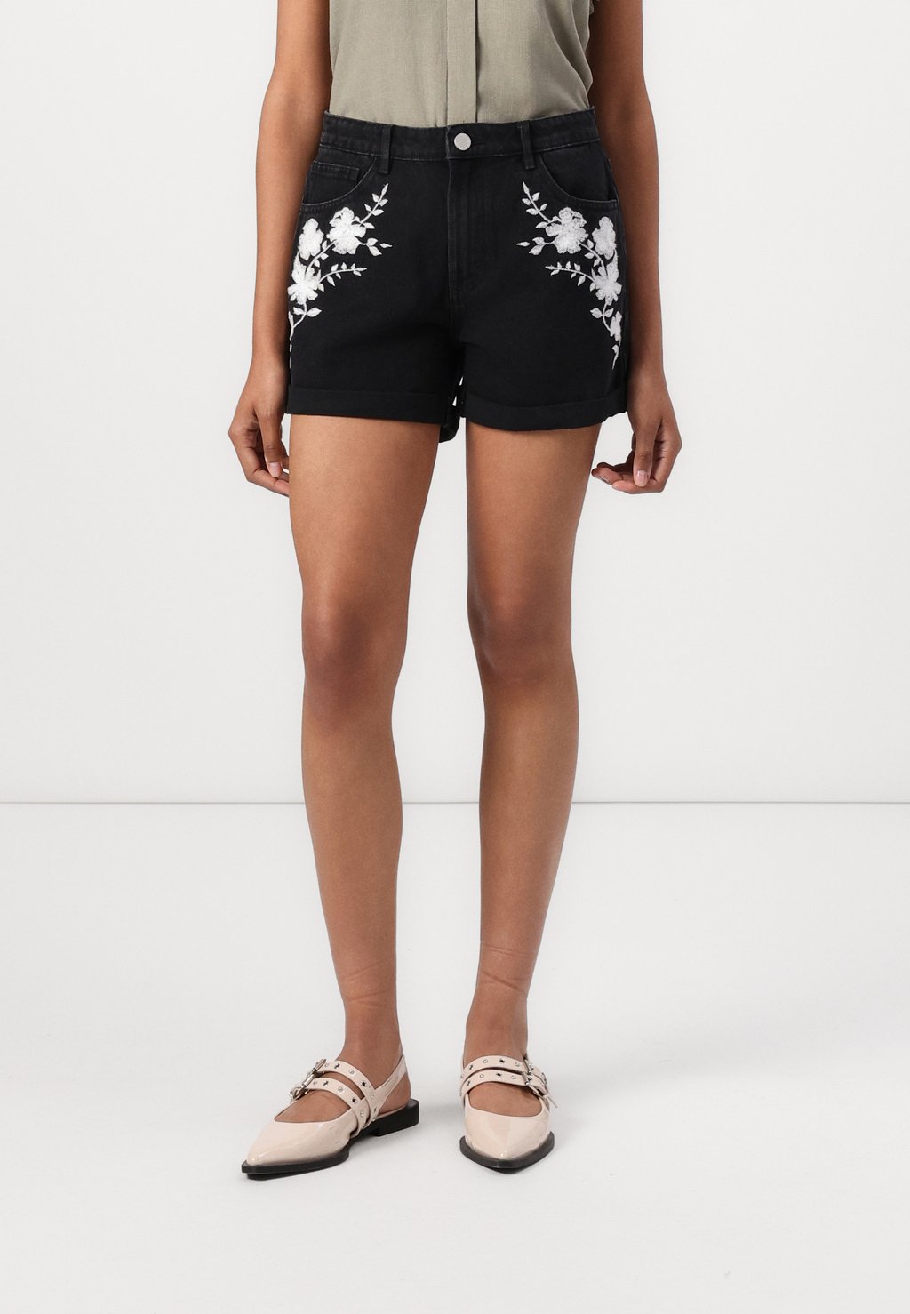 Джинсовые шорты VIWOODY FESTIVAL VILA, черный
Джинсовые шорты VIWOODY FESTIVAL VILA, черный