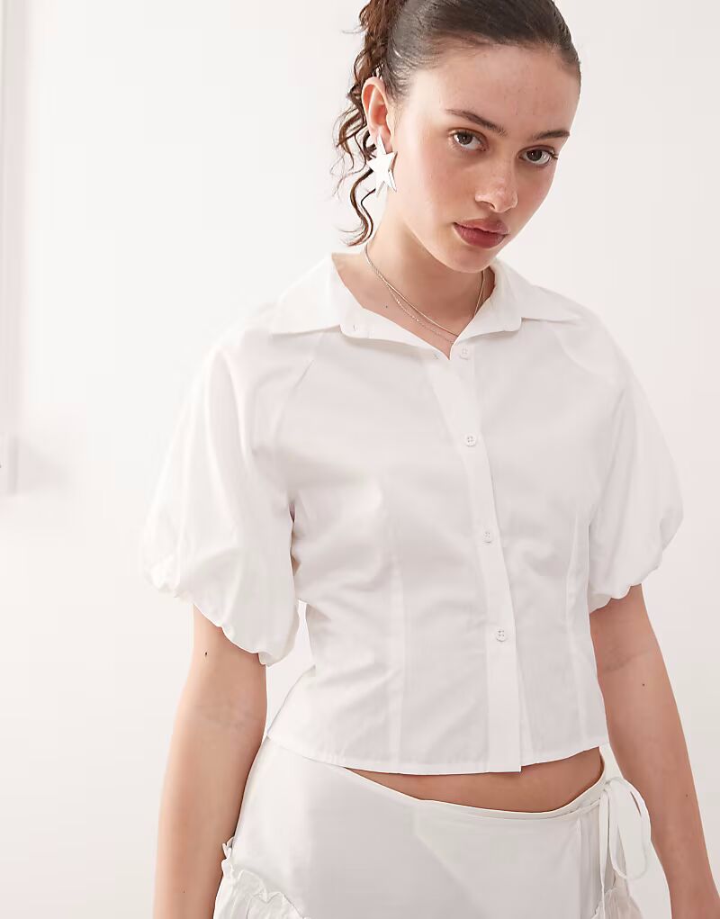 COLLUSION рубашка с рукавами-фонариками и завязками белого цвета
COLLUSION рубашка с рукавами-фонариками и завязками белого цвета