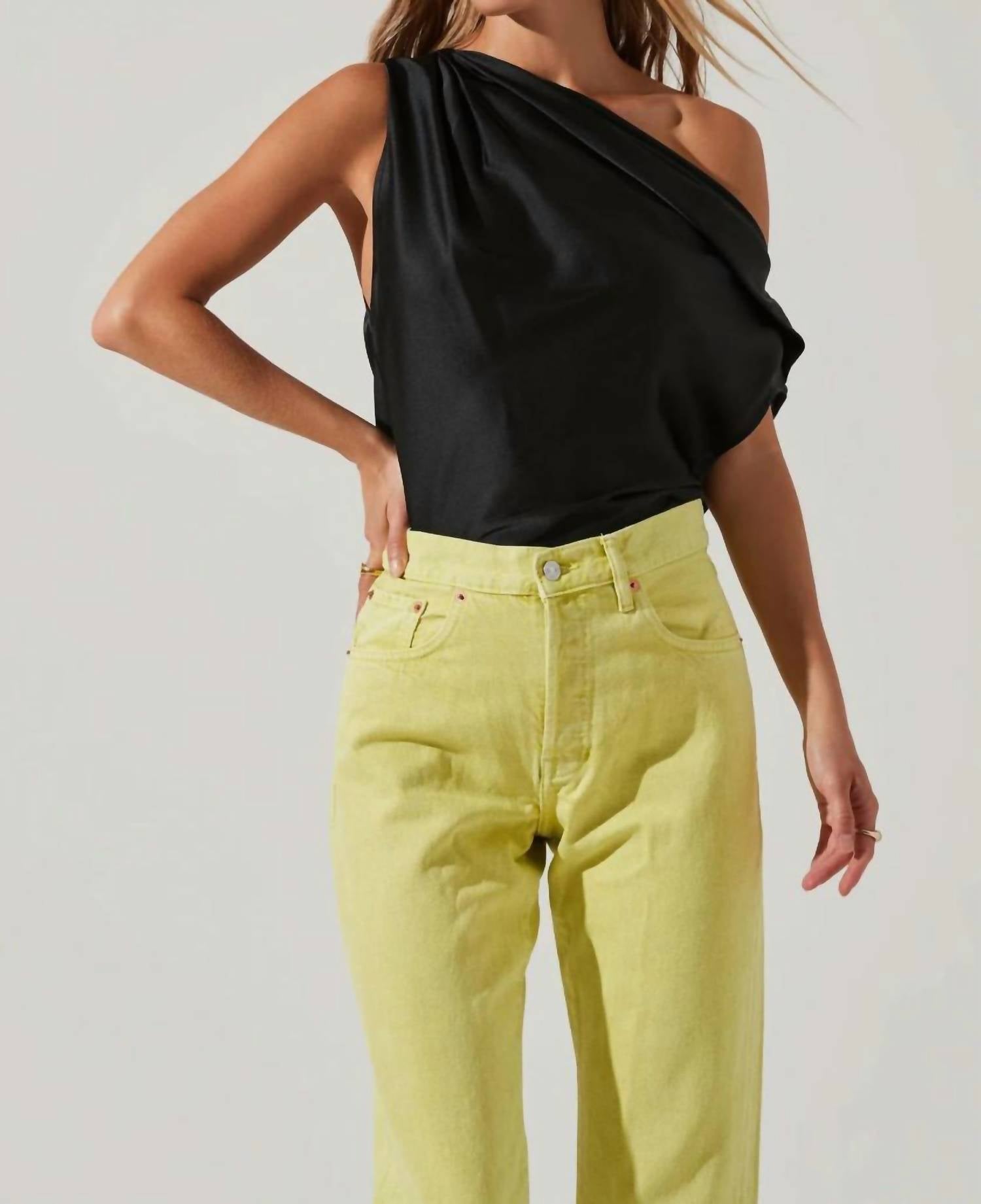 Топ Ceres черного цвета ASTR
Топ Ceres черного цвета ASTR