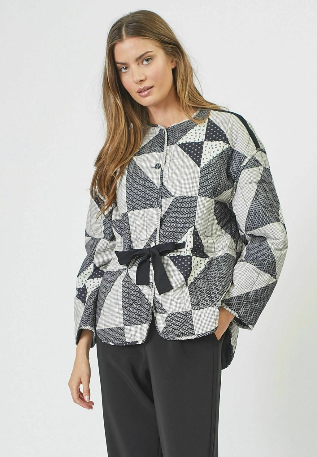 Летняя куртка PatchieCC Co'couture, темно-синий
Летняя куртка PatchieCC Co'couture, темно-синий