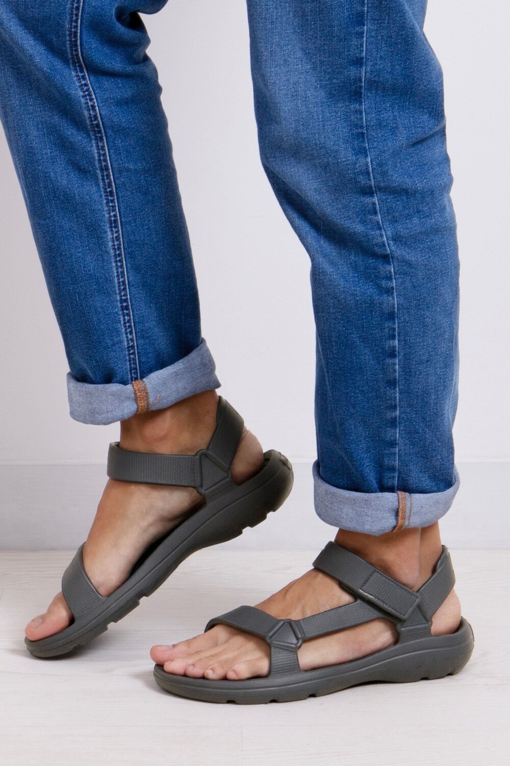 Мужские спортивные сандалии Solbounce с регулируемой липучкой Totes, серый
Мужские спортивные сандалии Solbounce с регулируемой липучкой Totes, серый