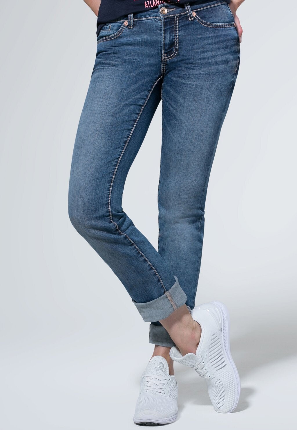 Джинсы приталенного кроя DARK STONE USED DENIM RO:MY MIT GERADEM BEIN Soccx, цвет blue 
Джинсы приталенного кроя DARK STONE USED DENIM RO:MY MIT GERADEM BEIN Soccx, цвет blue