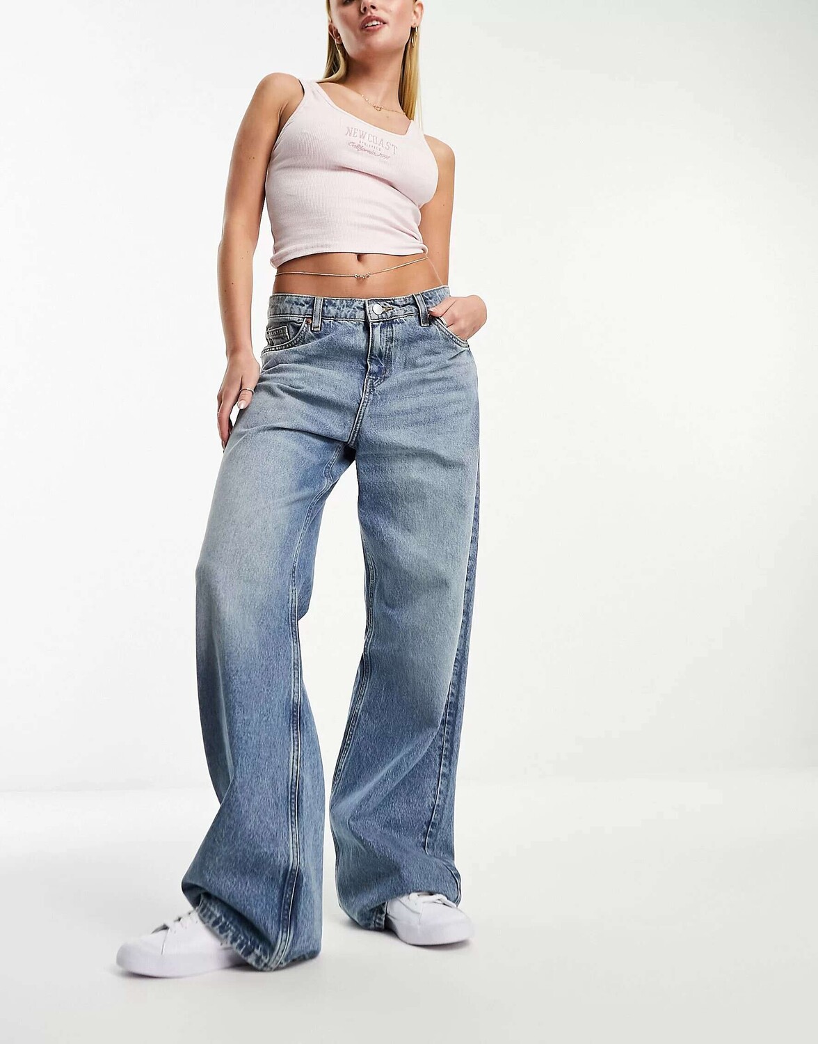 Стираные синие джинсы свободного кроя с низкой посадкой Monki Naoki
Стираные синие джинсы свободного кроя с низкой посадкой Monki Naoki