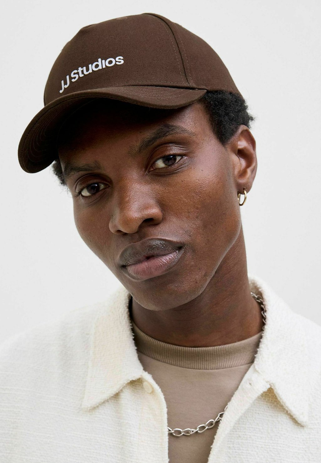 Бейсболка Jack & Jones, коричневый
Бейсболка Jack & Jones, коричневый