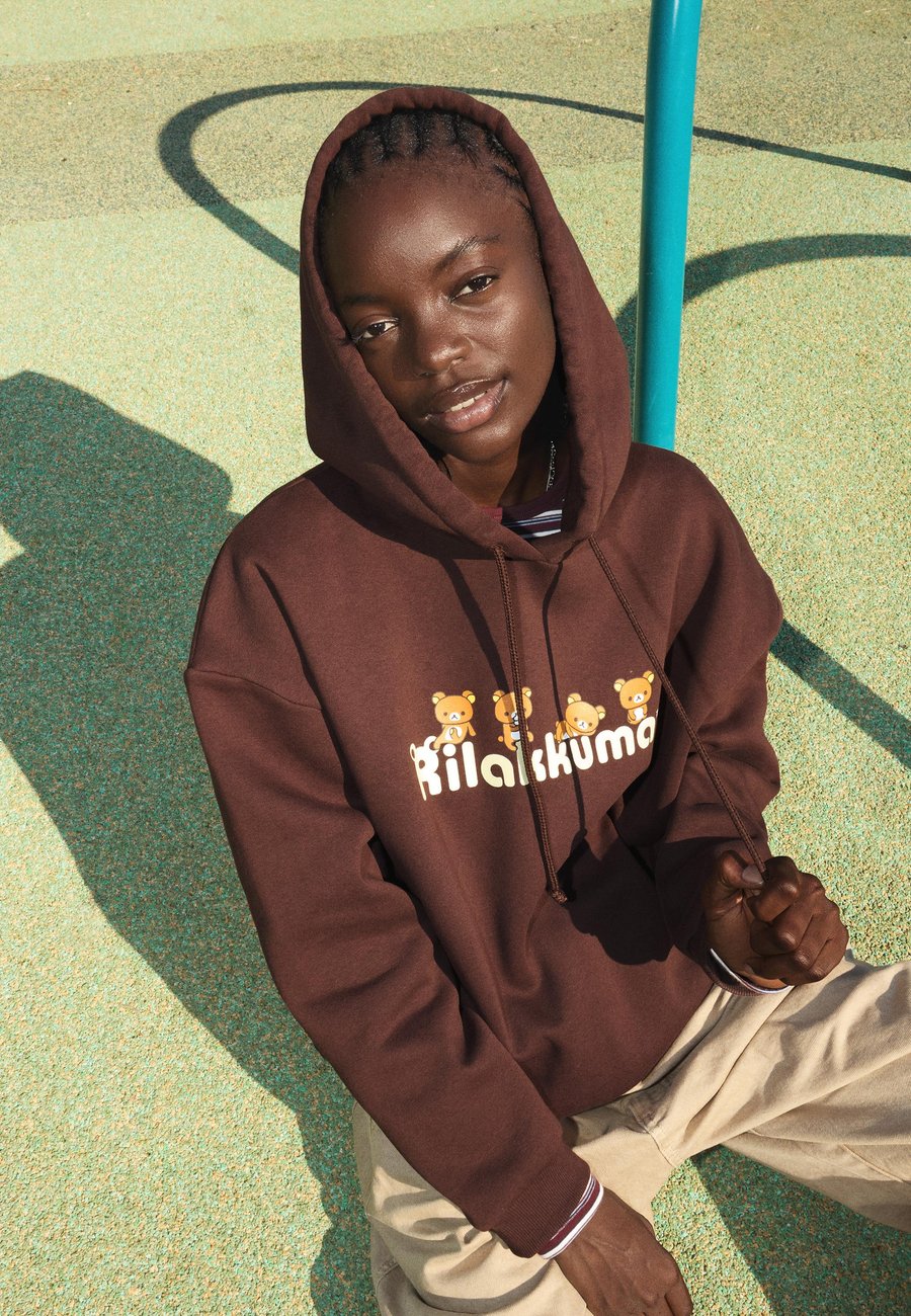 Худи Bershka RILAKKUMA PRINT, Dark Brown
Худи Bershka RILAKKUMA PRINT, Dark Brown