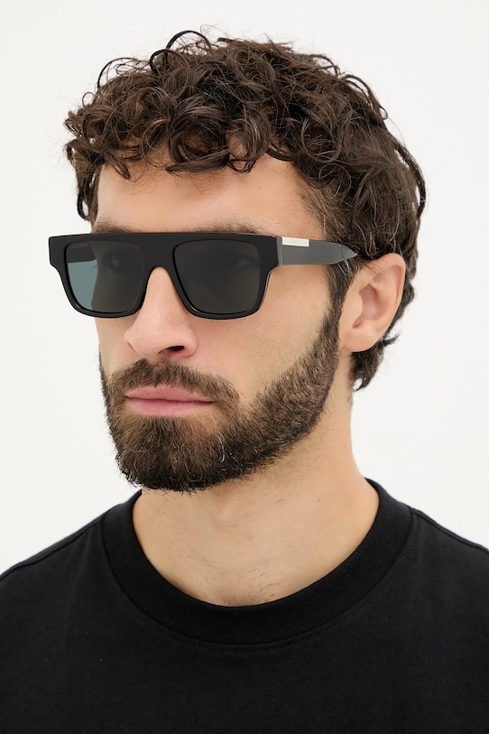 Солнцезащитные очки Gucci, черный
Солнцезащитные очки Gucci, черный