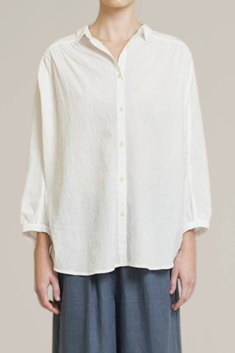 Рубашка свободного покроя с круглой кокеткой и пуговицами цвета Off White GRADE & GATHER
Рубашка свободного покроя с круглой кокеткой и пуговицами цвета Off White GRADE & GATHER