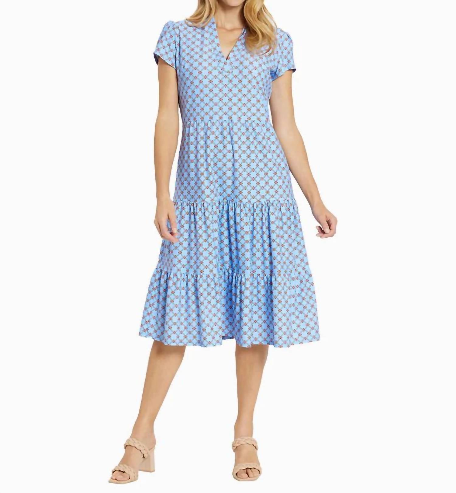 Платье Либби в круговом геометрическом принте Белл JUDE CONNALLY
Платье Либби в круговом геометрическом принте Белл JUDE CONNALLY