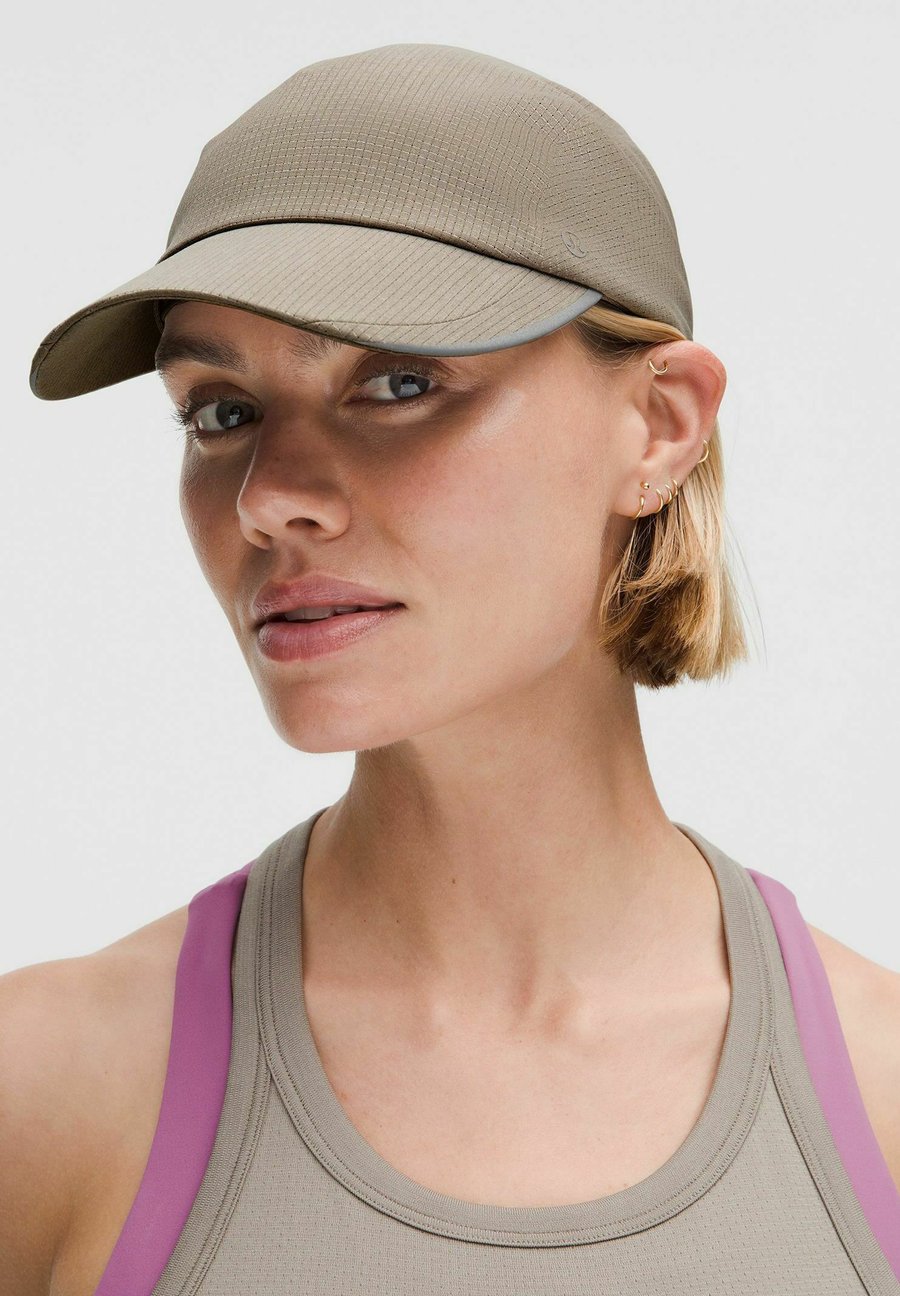 Бейсболка lululemon FAST AND FREE RUN, Warm Ash Grey/Khaki
Бейсболка lululemon FAST AND FREE RUN, Warm Ash Grey/Khaki