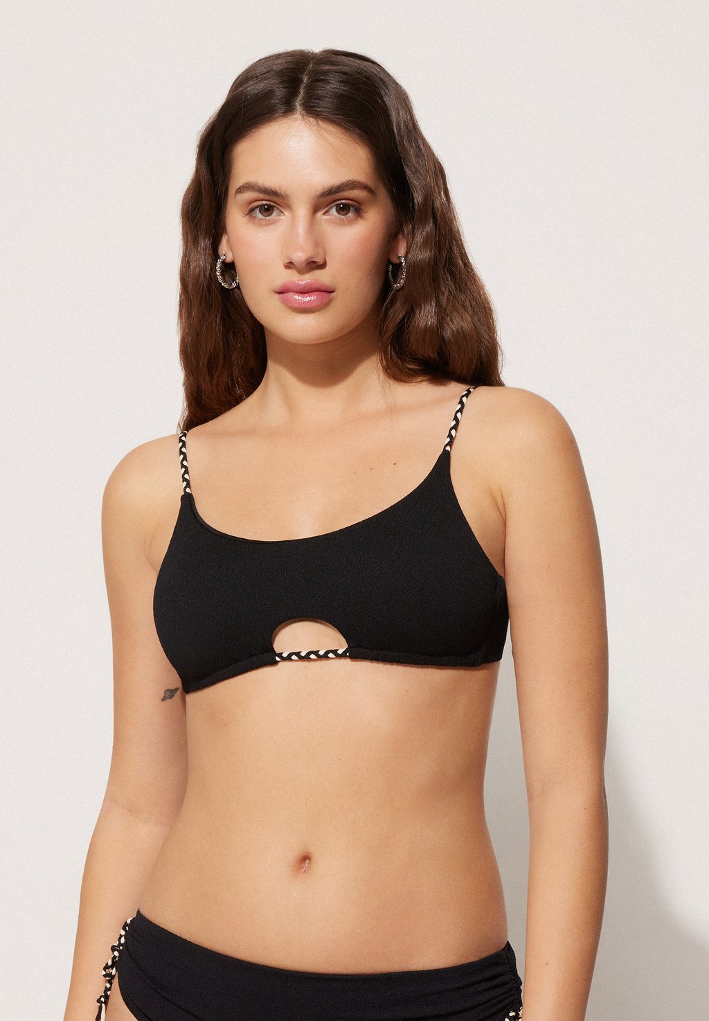 Верх бикини TIKI TEXTURE Tezenis, черный
Верх бикини TIKI TEXTURE Tezenis, черный