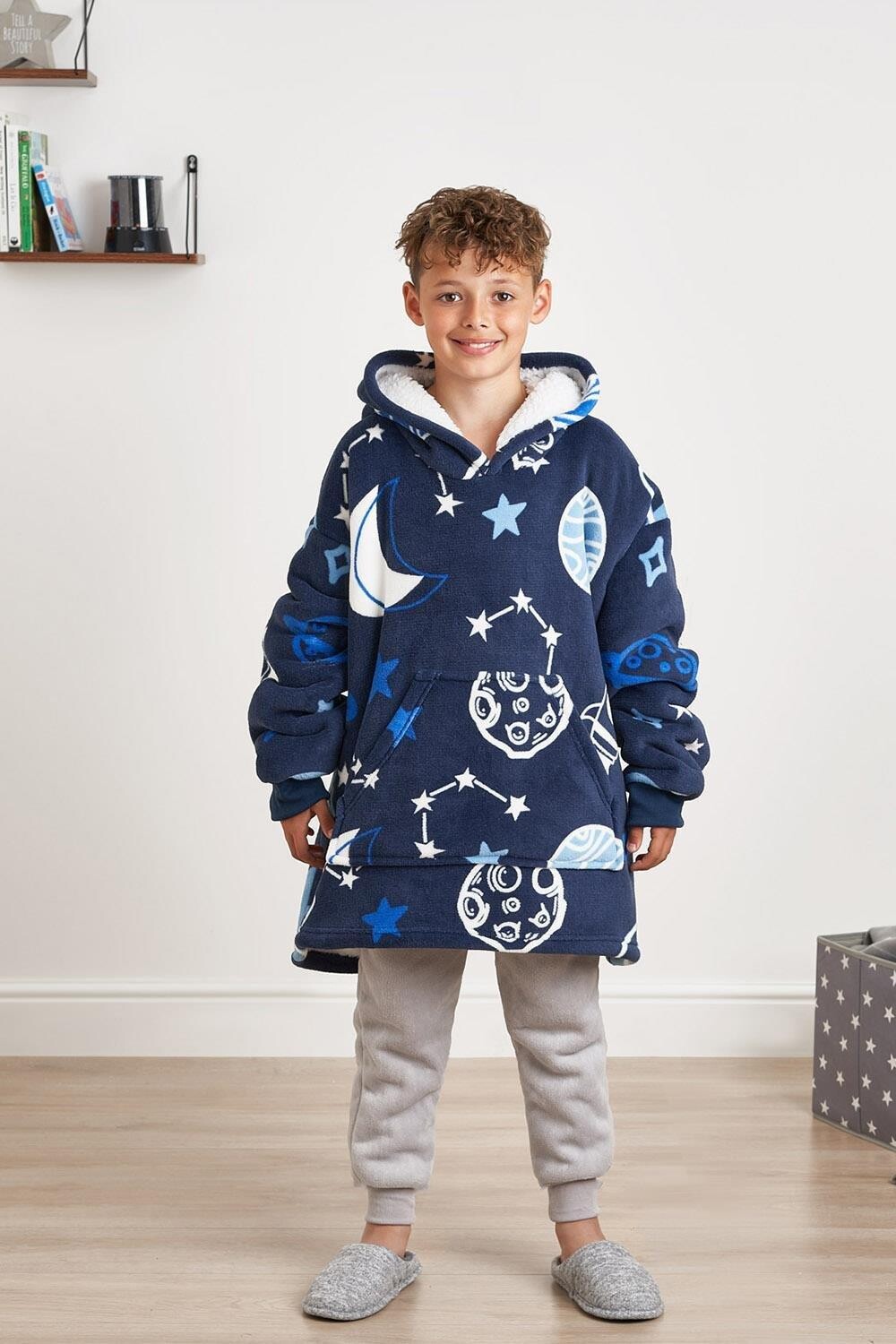 Объемное одеяло с капюшоном из флиса из шерпы с космическим принтом Dreamscene, синий
Объемное одеяло с капюшоном из флиса из шерпы с космическим принтом Dreamscene, синий