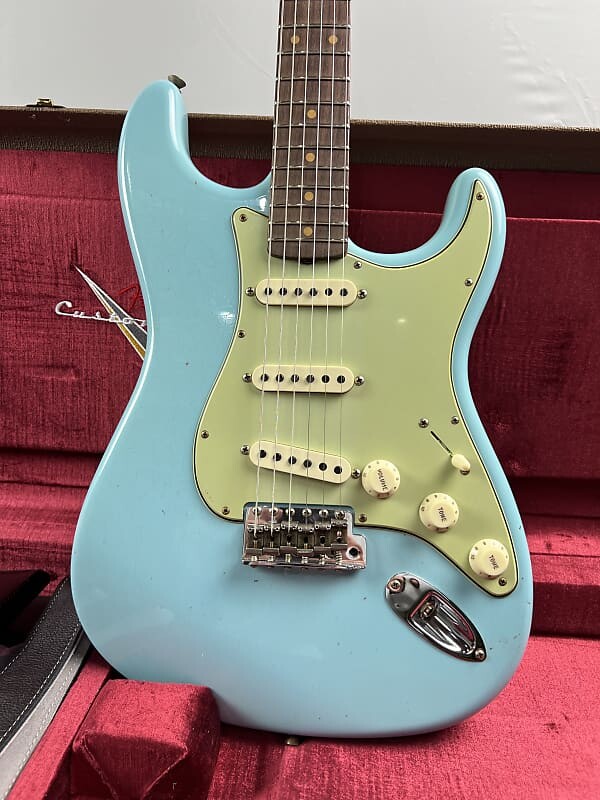 Электрогитара Fender Custom Shop Limited Edition '59 Stratocaster 2023 - Journeyman Relic Super Faded Aged Daphne Blue
Электрогитара Fender Custom Shop Limited Edition '59 Stratocaster 2023 - Journeyman Relic Super Faded Aged Daphne Blue