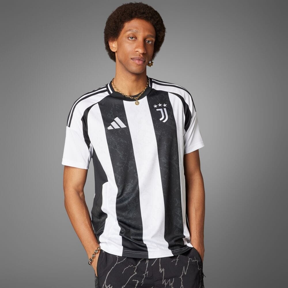 Униформа Adidas Juventus 24/25 Home Jersey, цвет White/Black
Униформа Adidas Juventus 24/25 Home Jersey, цвет White/Black