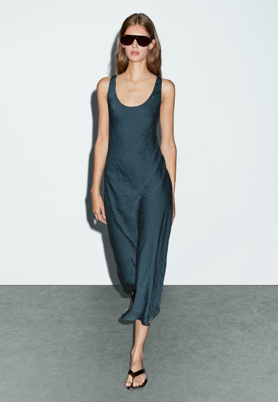 Платье Massimo Dutti STRAPPY ROUND NECK, Mottled Dark Green
Платье Massimo Dutti STRAPPY ROUND NECK, Mottled Dark Green