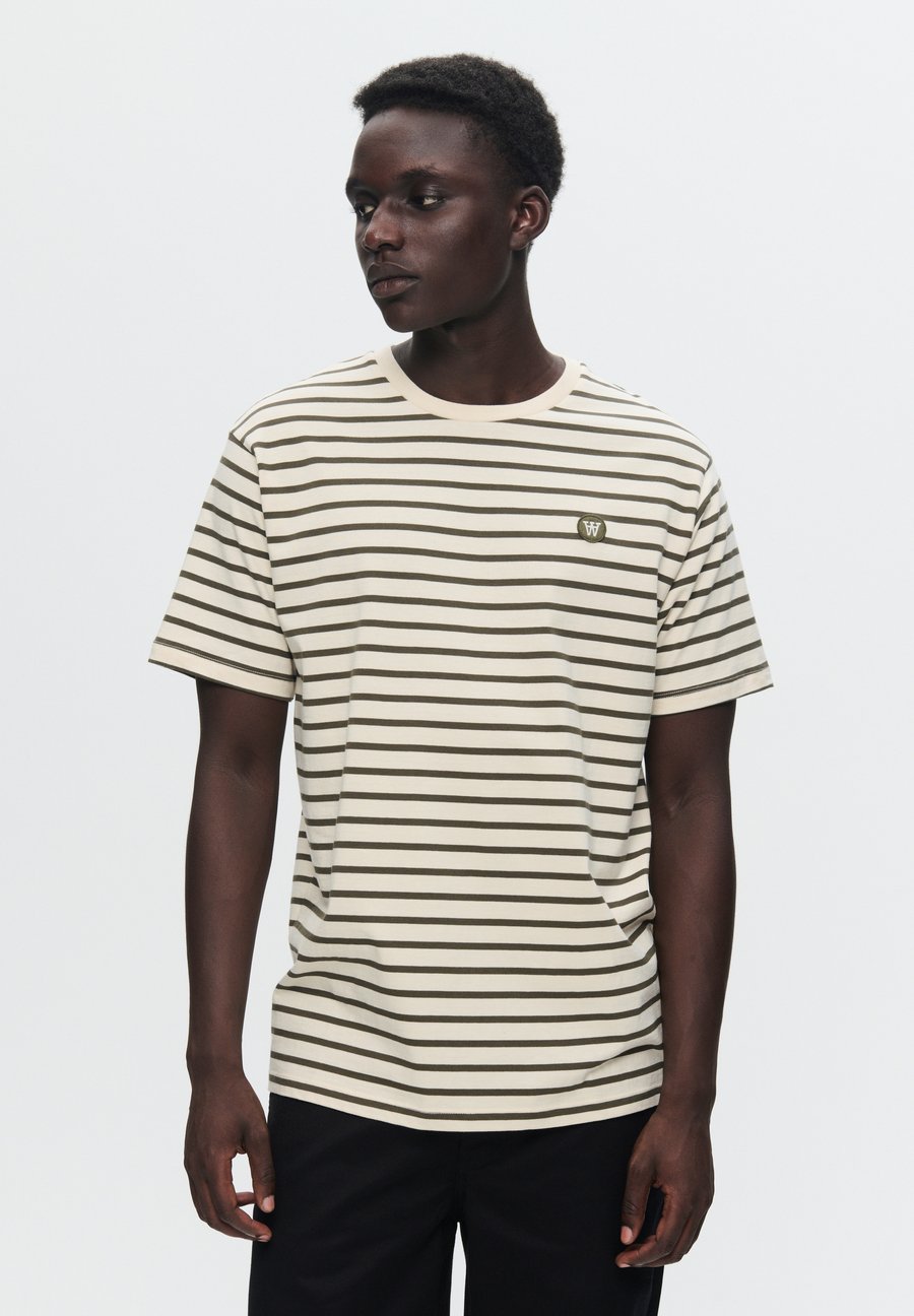 Футболка DOUBLE A BY W.W. WW ACE STRIPE, Grape Leaf/Evergreen, Зеленый, Футболка DOUBLE A BY W.W. WW ACE STRIPE, Grape Leaf/Evergreen
Футболка DOUBLE A BY W.W. WW ACE STRIPE, Grape Leaf/Evergreen, Зеленый, Футболка DOUBLE A BY W.W. WW ACE STRIPE, Grape Leaf/Evergreen