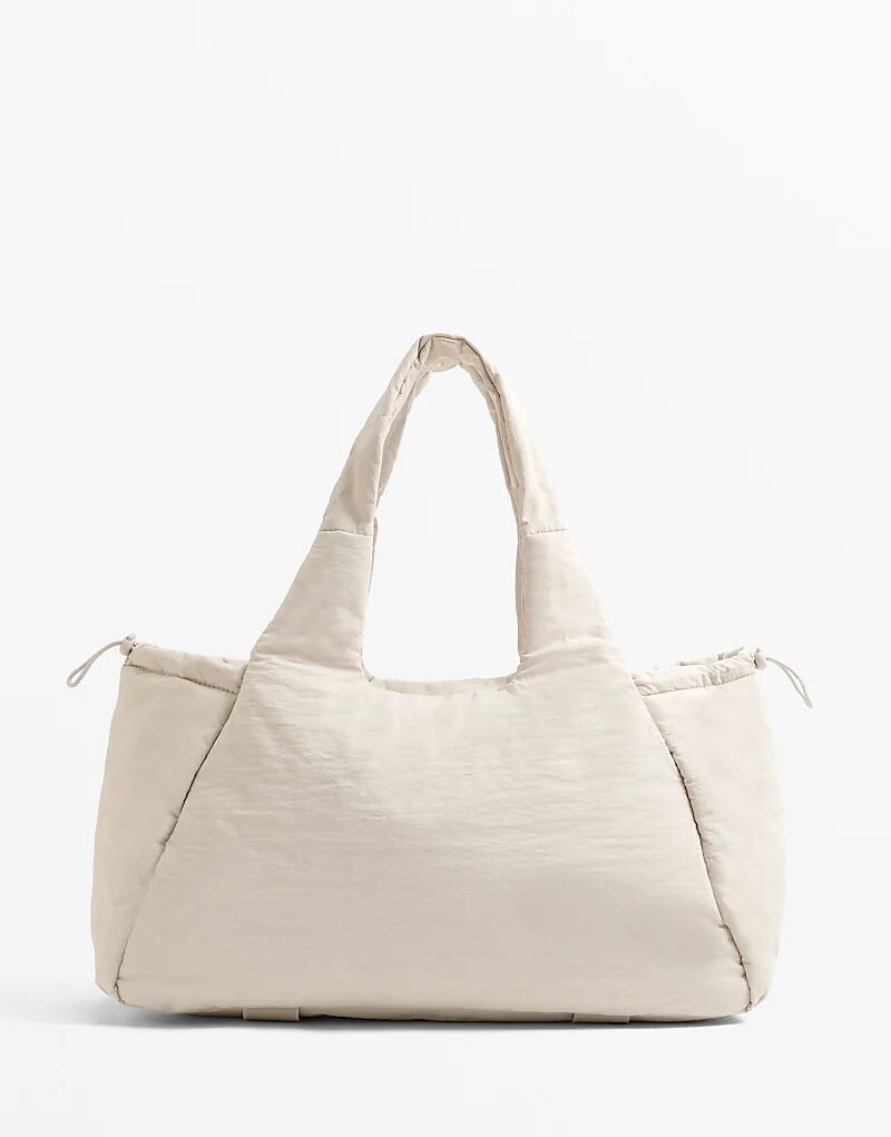 Сумка-переноска Oysho с присборенным ковриком цвета экрю
Сумка-переноска Oysho с присборенным ковриком цвета экрю