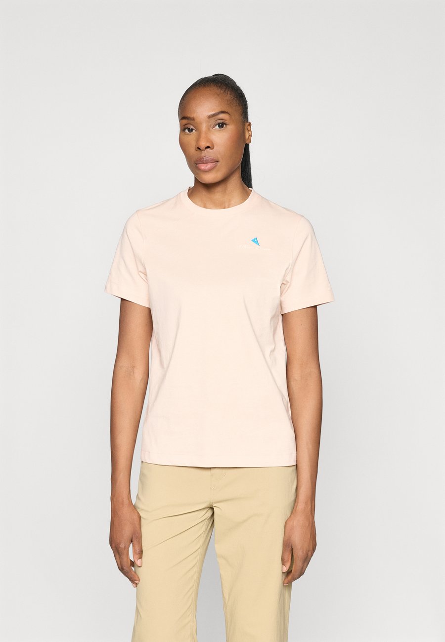 Футболка Klättermusen ROOT LOGO TEE, Cream Rose/Light Pink, Коричневый, Футболка Klättermusen ROOT LOGO TEE, Cream Rose/Light Pink
Футболка Klättermusen ROOT LOGO TEE, Cream Rose/Light Pink, Коричневый, Футболка Klättermusen ROOT LOGO TEE, Cream Rose/Light Pink