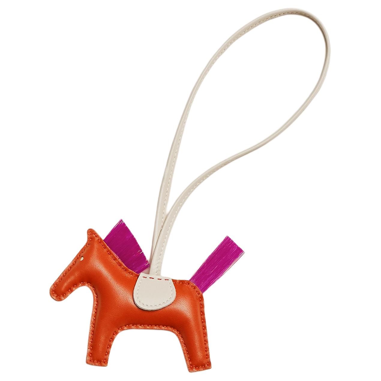 HERMES Сумка-подвеска из ягненка, Ruby Red & Chalk White & Magnolia Pink
HERMES Сумка-подвеска из ягненка, Ruby Red & Chalk White & Magnolia Pink