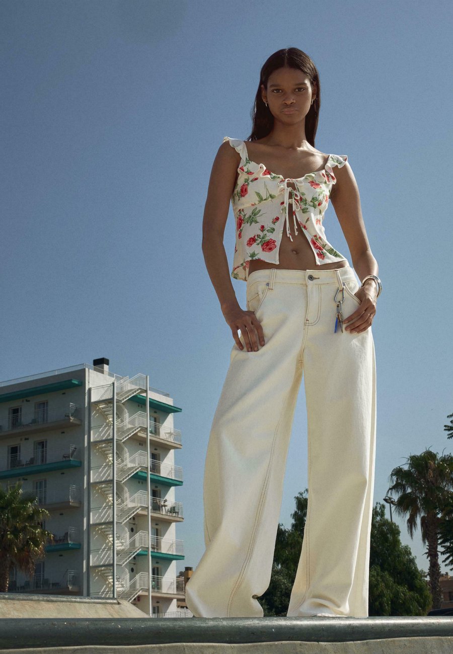 Блуза Bershka STRAPPY TEXTURED, Brown Off-White/Brown
Блуза Bershka STRAPPY TEXTURED, Brown Off-White/Brown