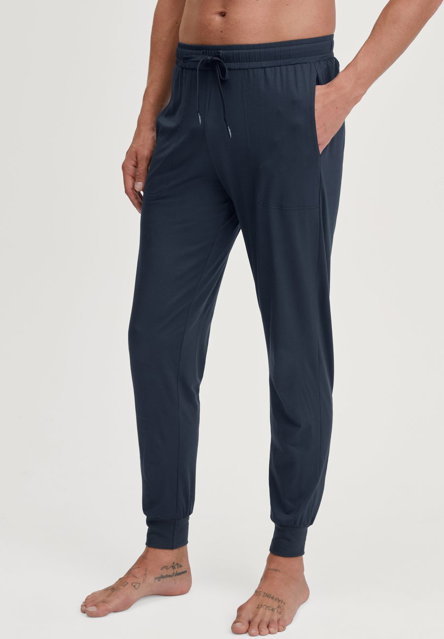 Пижамные брюки Calida MIT BÜNDCHEN UND SEITENTASCHEN, Saphir Blue/Dark Blue
Пижамные брюки Calida MIT BÜNDCHEN UND SEITENTASCHEN, Saphir Blue/Dark Blue