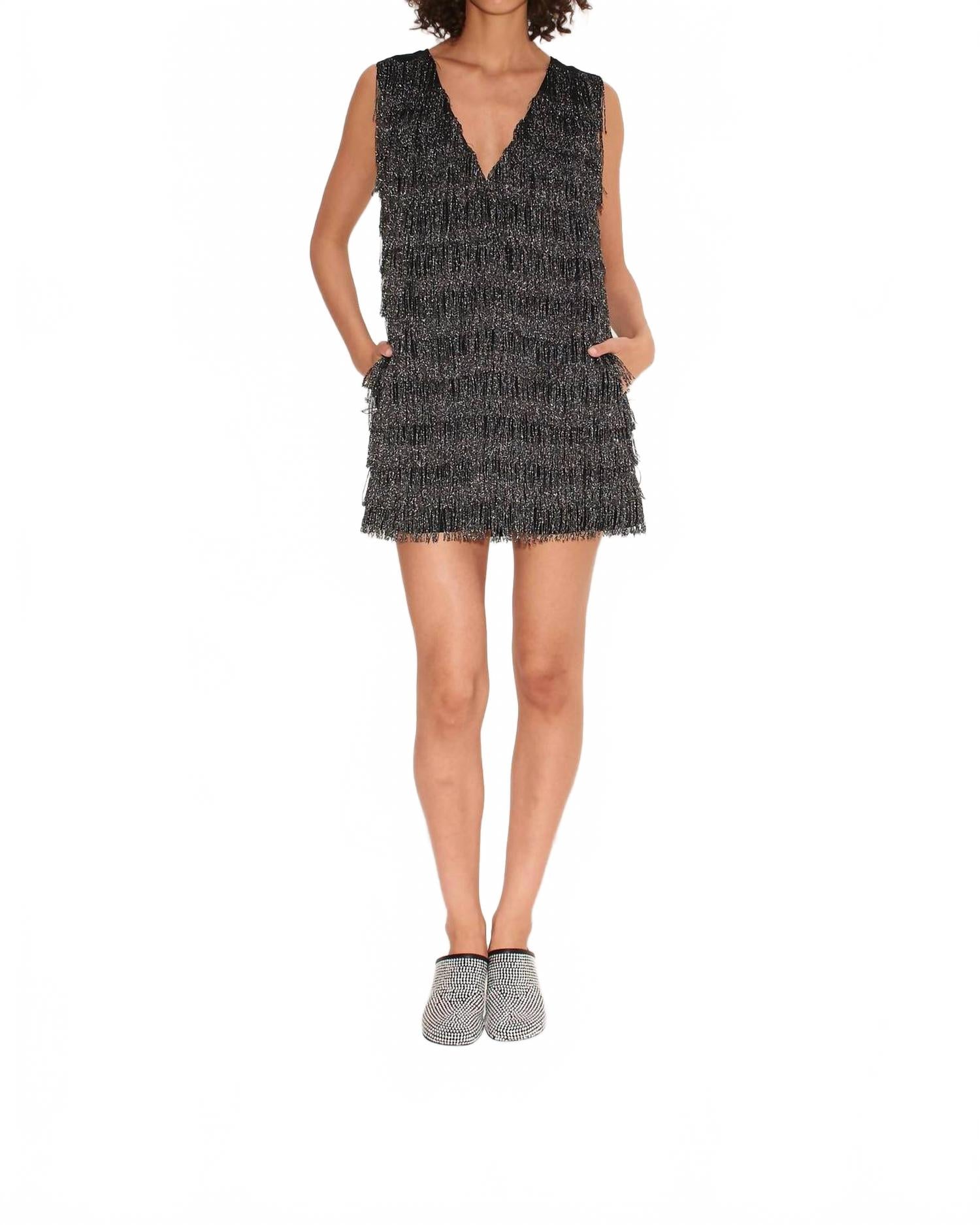 Платье Fountain Fringe в черном цвете Simon Miller
Платье Fountain Fringe в черном цвете Simon Miller