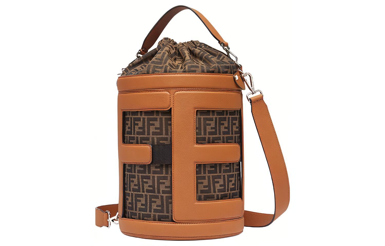 Кожаная сумка-ведро через плечо кроссбоди женская коричневая FENDI
Кожаная сумка-ведро через плечо кроссбоди женская коричневая FENDI