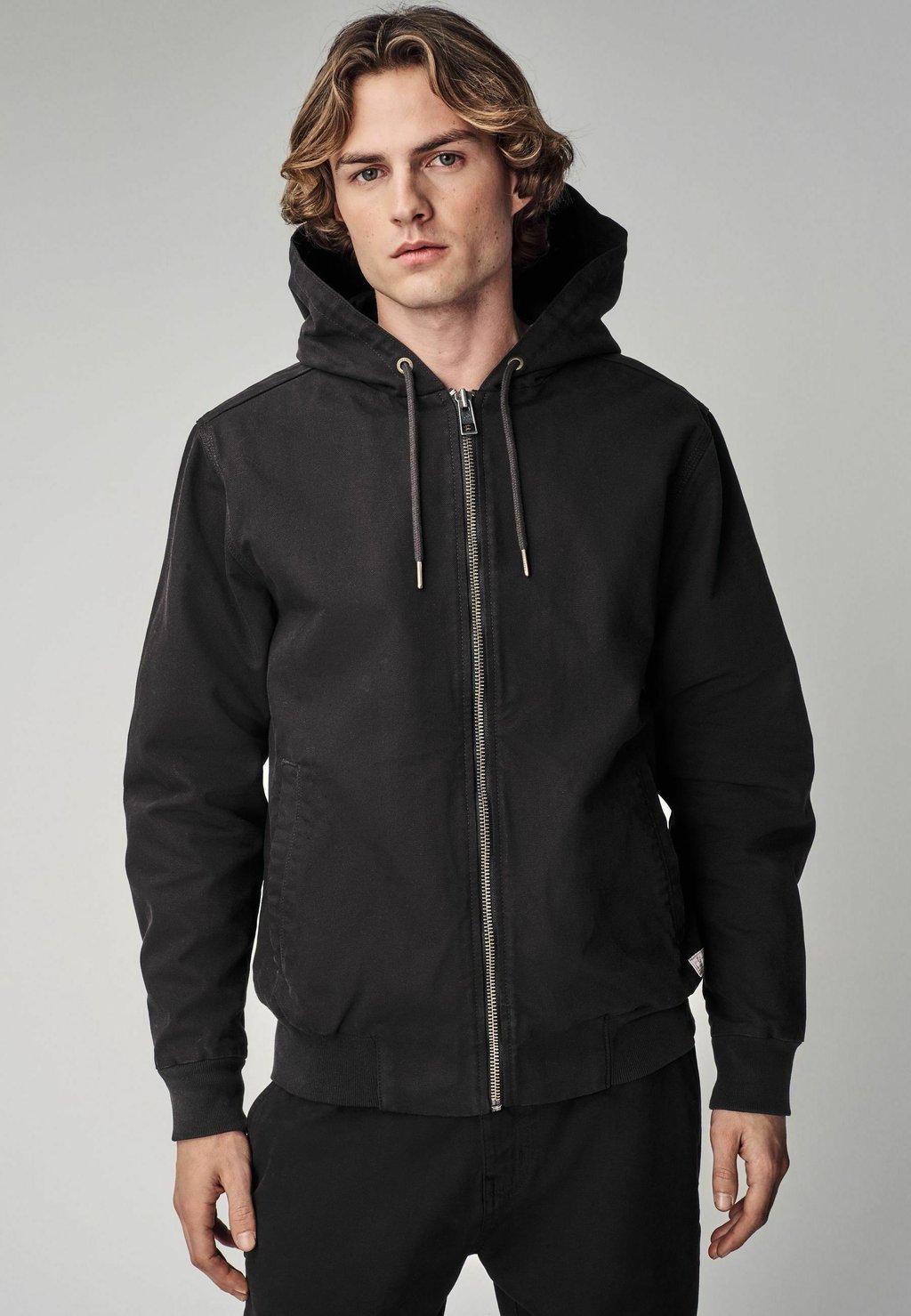 Летняя куртка REGULAR FIT HOODED THROUGH WORKER Next, черный 
Летняя куртка REGULAR FIT HOODED THROUGH WORKER Next, черный
