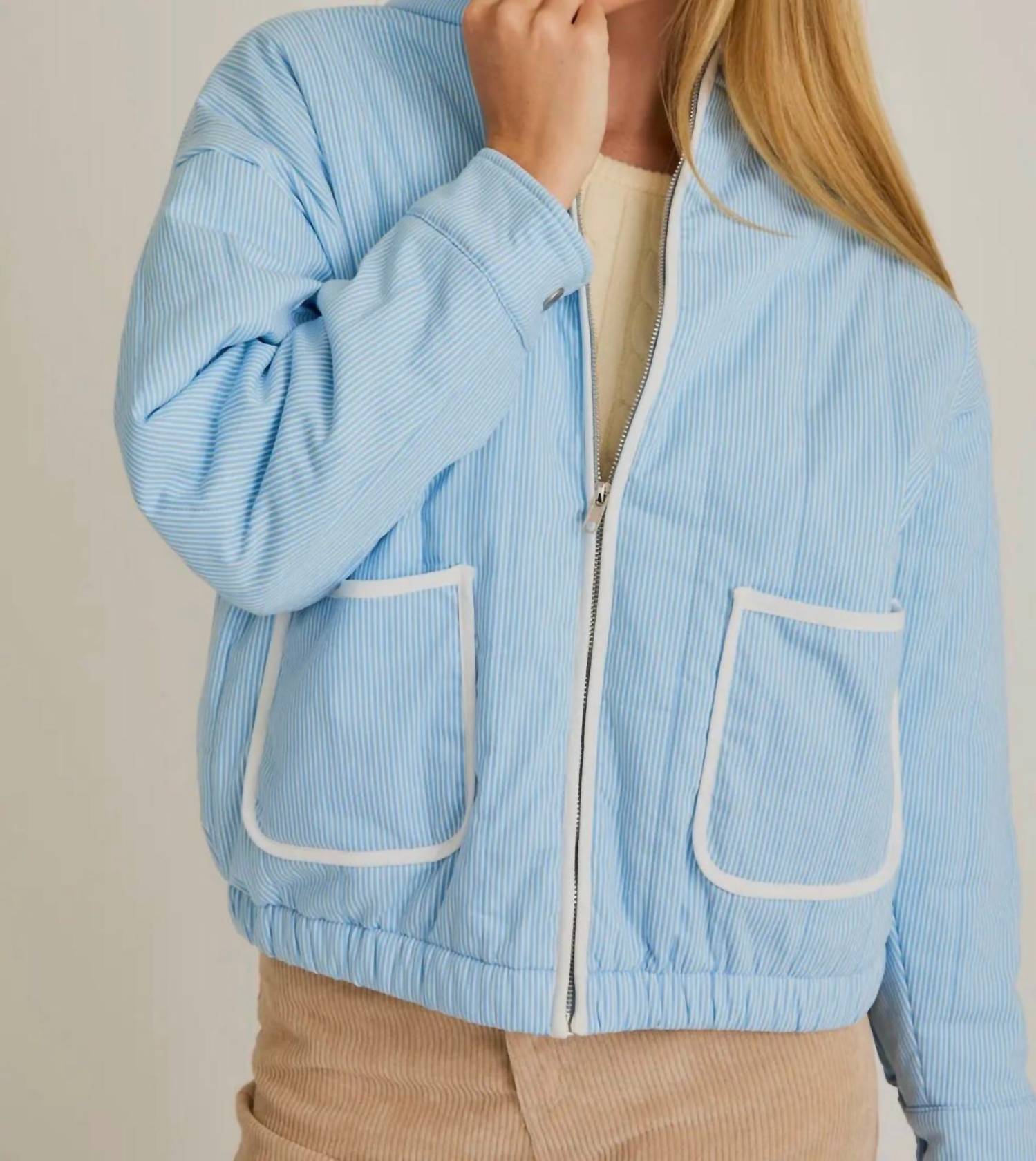 Куртка Cloudline стеганая в цвете беби-блю/белый LE LIS
Куртка Cloudline стеганая в цвете беби-блю/белый LE LIS